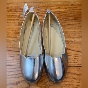 GAP Kids Silver Ballet Flats Sleek Minimalist Design